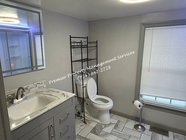 Building Photo - 1119 Riverside Dr