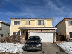 Building Photo - Nice 3 bed 2 bath with loft and 2 car atta...