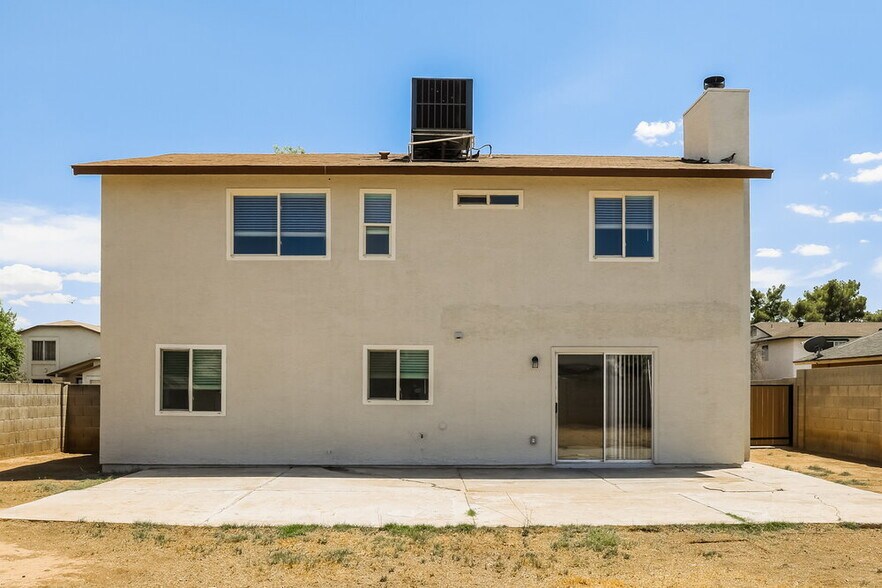 Building Photo - 8722 W Vernon Ave