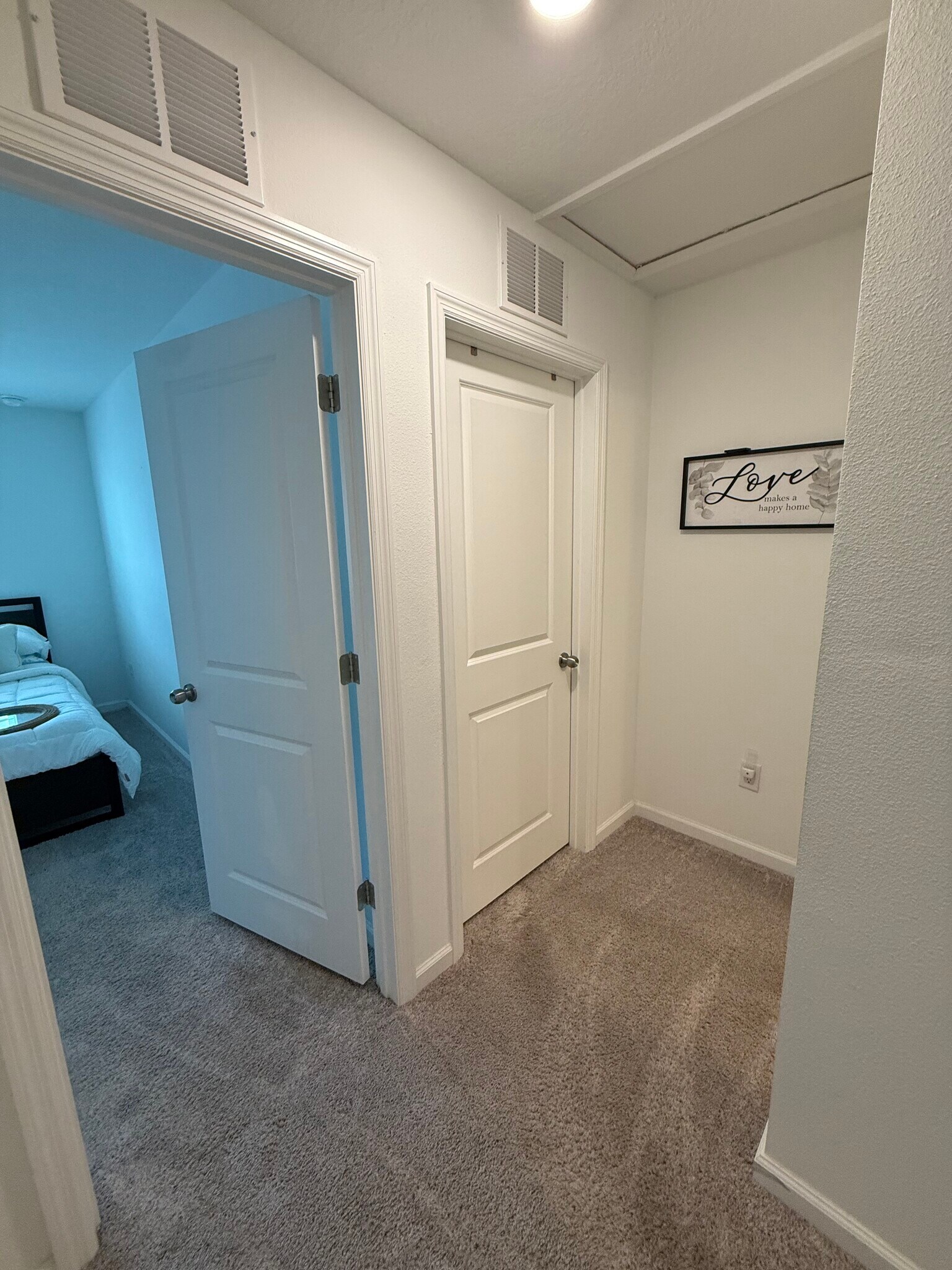 Upstairs Hallway - 6206 Daerr Ridge St