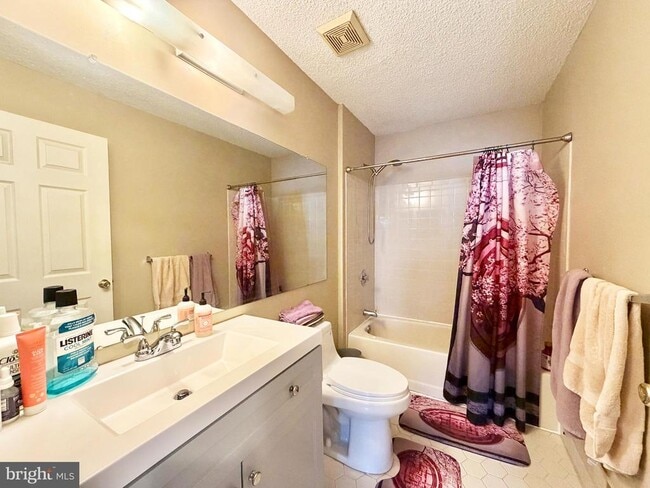 Building Photo - 82 Versailles Ct