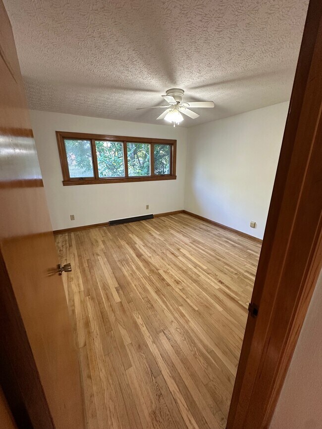 Building Photo - 3637 Sunset Dr