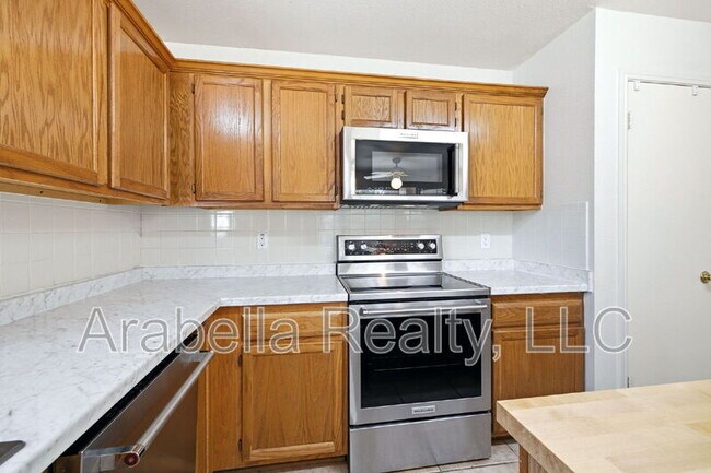 Building Photo - 832 Dimrock