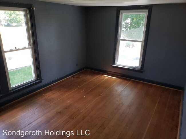 Building Photo - 2 br, 1 bath House - 404 4th St.
