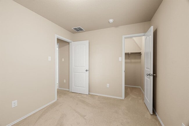 Building Photo - 1509 Birmingham Dr