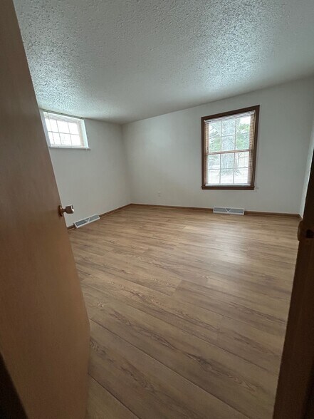 3rd Bedroom 12.5' x 11' - 1511 Hillcrest Ct