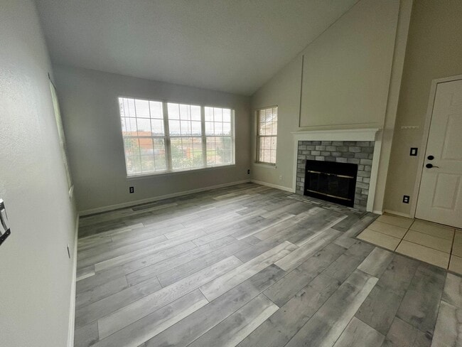 Building Photo - $0 DEPOSIT OPTION. BRIGHT AND AIRY TWO BEDROOM OTERO RIDGE CONDO WITH LOFT!