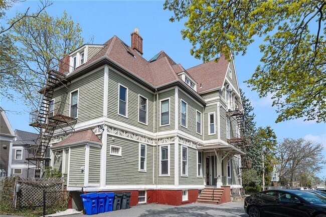 Building Photo - 87 Cooke St