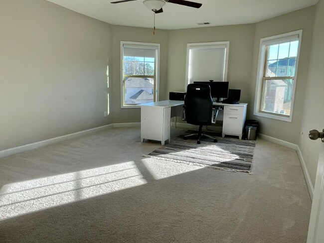 Building Photo - 6060 Ashborough Park