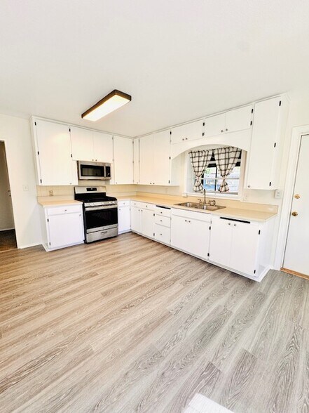 Building Photo - 12271 Lemon Crest Dr
