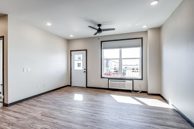 Building Photo - 1619 Doman Dr