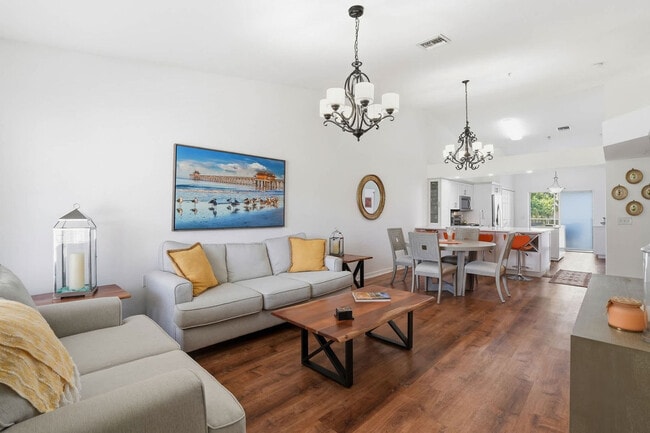 Building Photo - 4945 Cougar Ct S