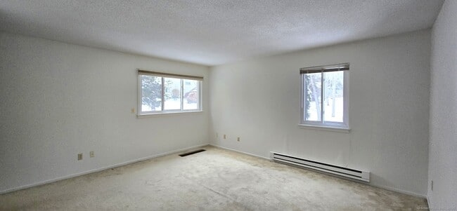 Building Photo - 27 Heritage Vlg