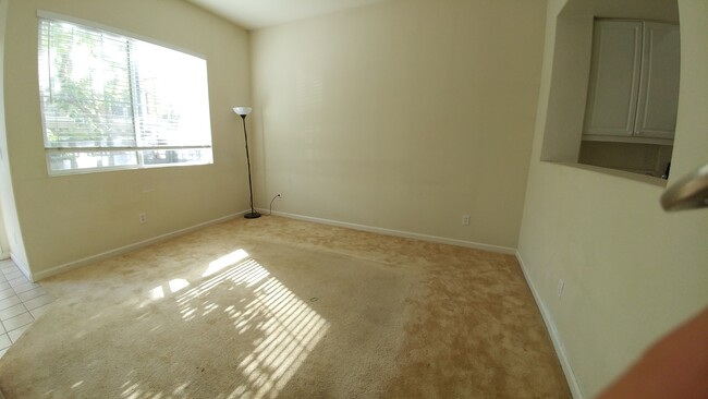 Building Photo - 844 Towne Dr