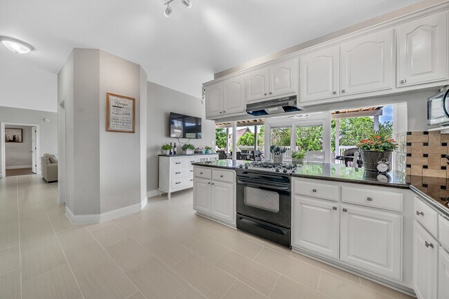 Building Photo - 5417 Blue Haven Dr