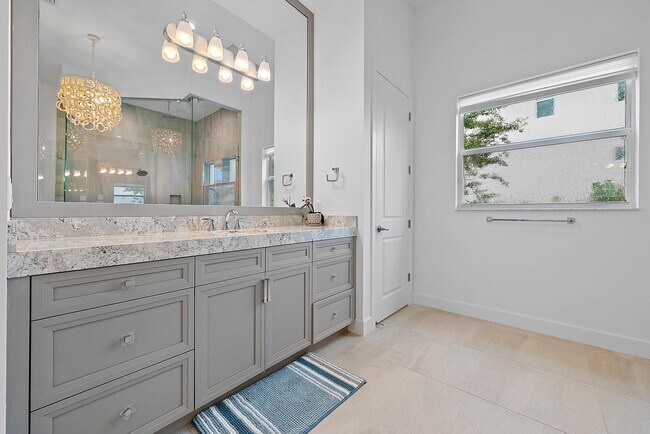 Building Photo - 8270 SE Pennock Trail