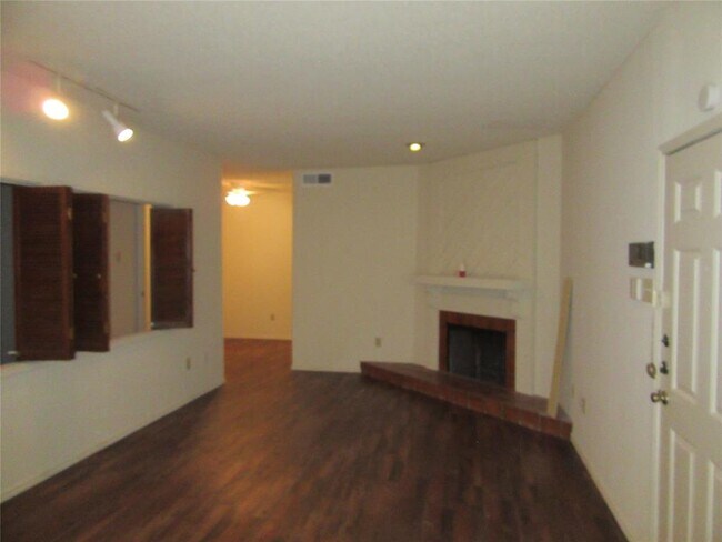 Building Photo - 9254 Forest Ln