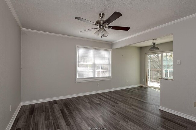 Building Photo - 804 Oran Cir