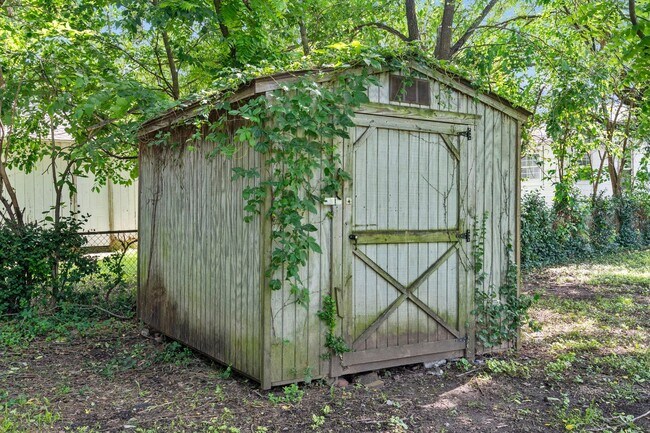 Building Photo - 3 bedroom | 2 bathroom | PETS WELCOME!