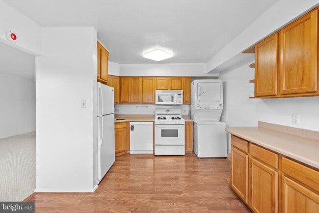Building Photo - 6284 Rose Hill Dr