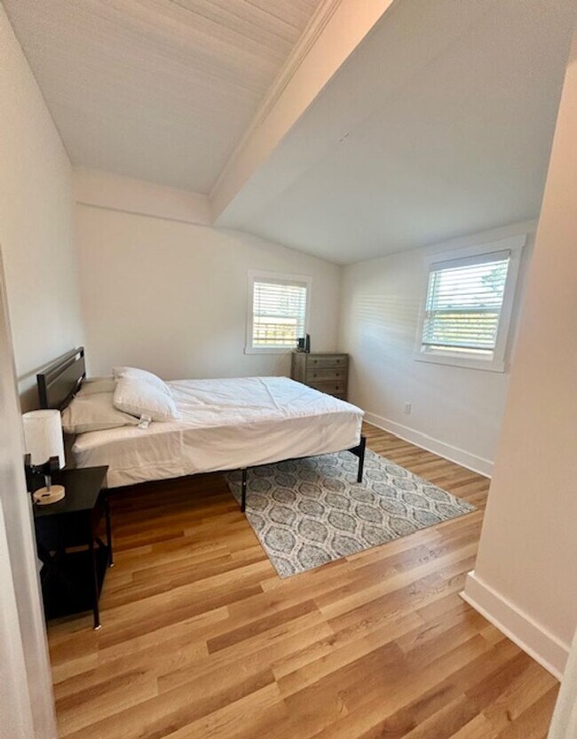 Building Photo - REMODELED! DOWNTOWN  LIVING - AVAILABLE FURNISHED OR UNFURNISHED