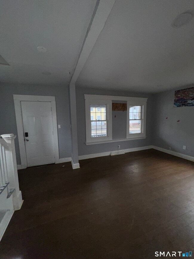 Building Photo - 154 Frank St