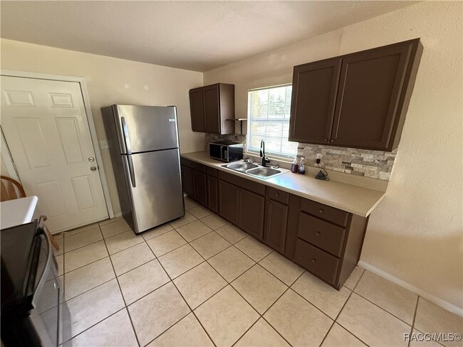 Building Photo - 3550 Viaduct Ln