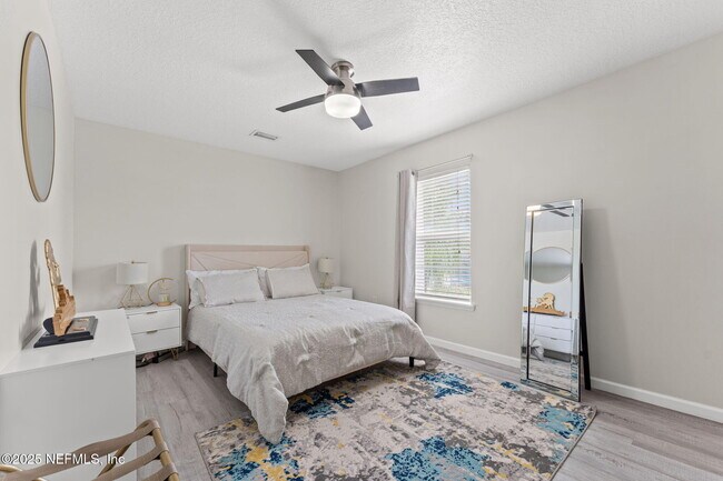 Building Photo - 75309 Ravenwood Dr