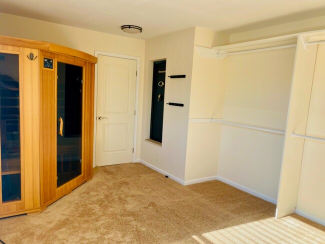 Building Photo - MOVE IN SPECIAL! ! Beautiful 3 bedroom 3 b...