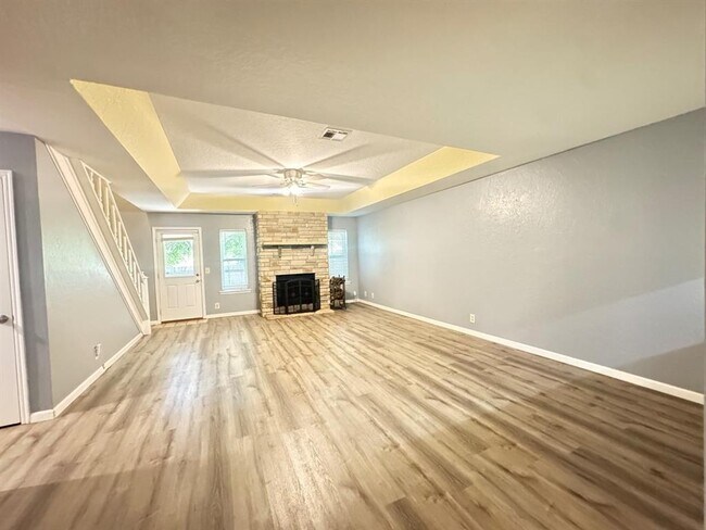 Building Photo - 905 Rambling Oaks Dr