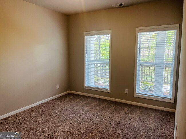 Building Photo - 33 Cobalt Ln