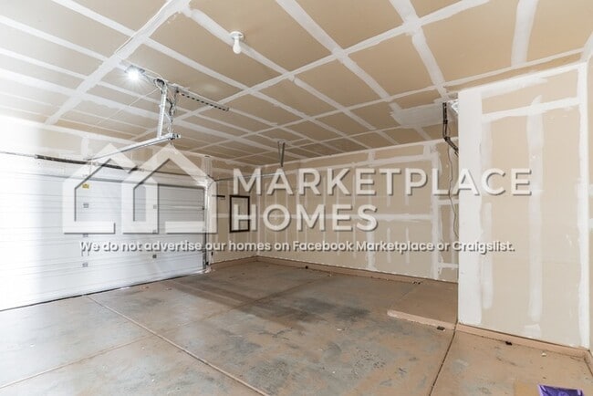 Building Photo - 620 Creekside Ave SW