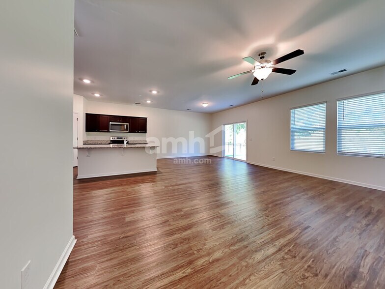Building Photo - 168 Orion Way