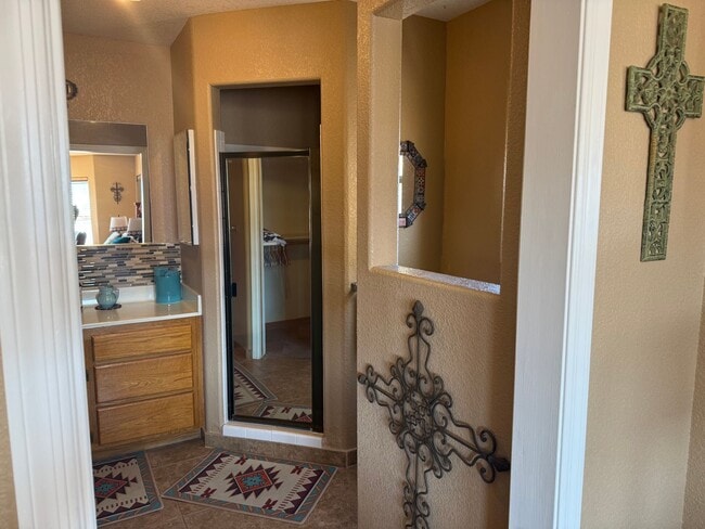 Building Photo - 3 to 6 Month Rental with Golf course views