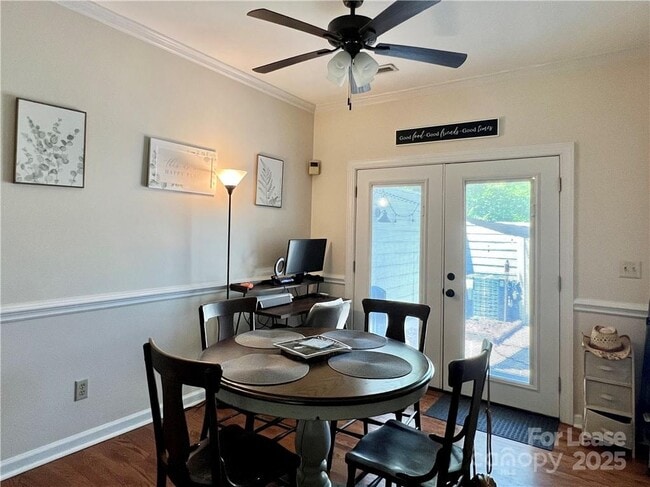 Building Photo - 414 Clarkson Green St