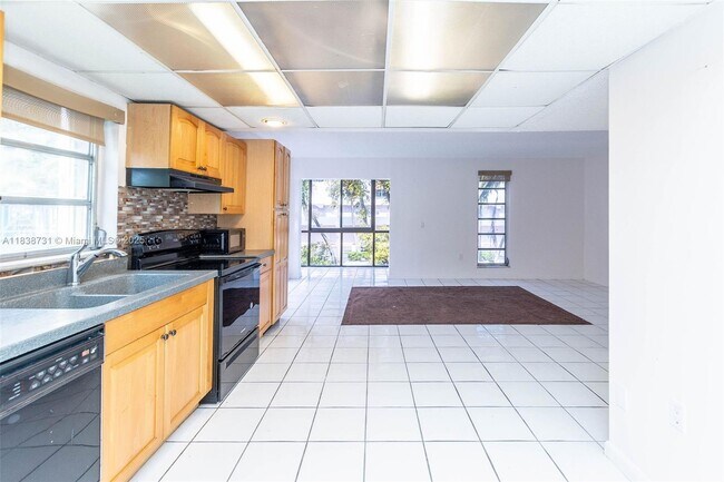 Building Photo - 3862 NE 171 St