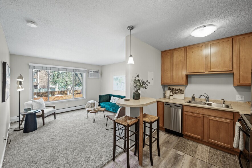 Building Photo - 3729 Snelling Ave