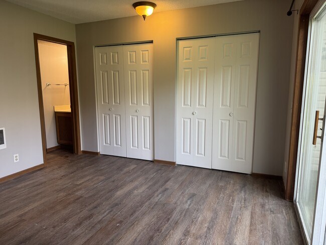 Building Photo - 17490 Pond Cir