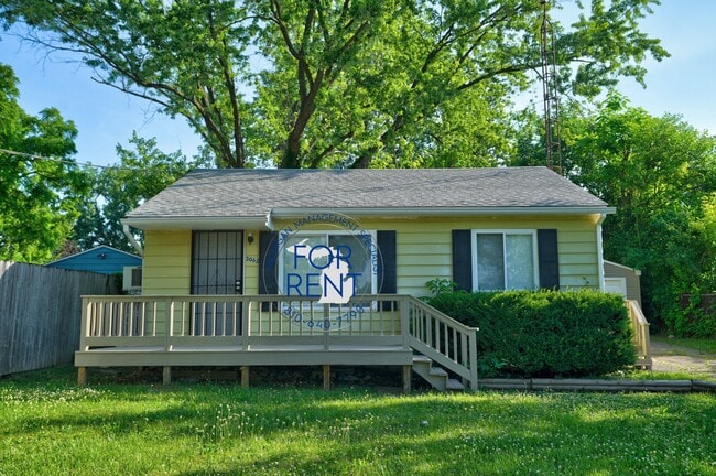 Building Photo - 3062 Walton Ave