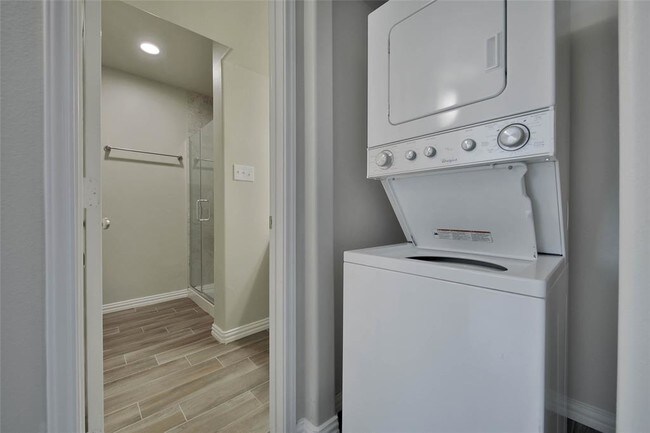 Building Photo - 1109 W 25th St