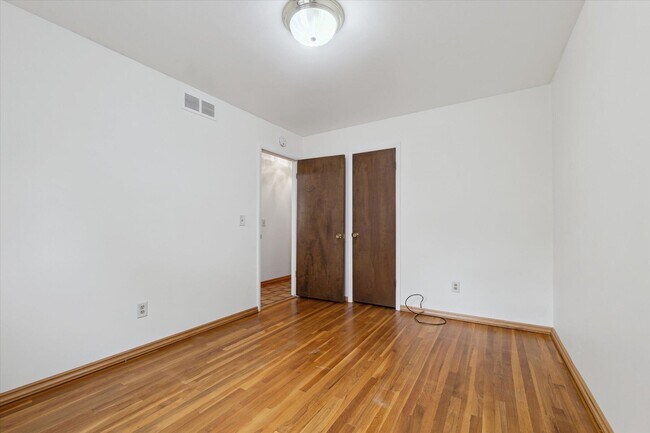 Building Photo - 25568 Kinyon St