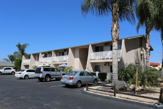 Primary Photo - 1286 N Mollison Ave