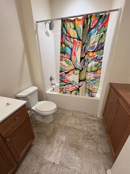 Building Photo - 523 Pioneer St