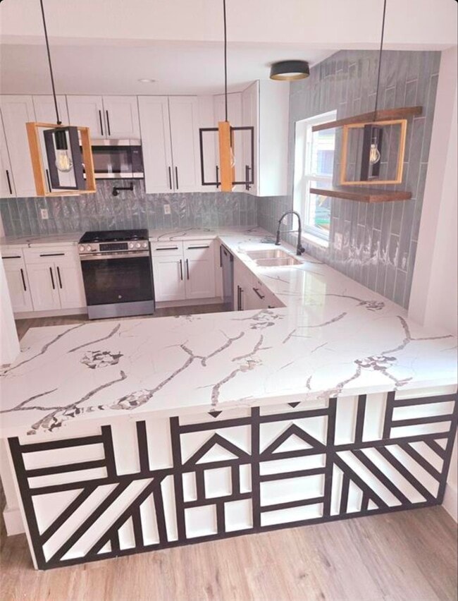 Building Photo - 2105 Sheridan St