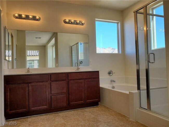 Building Photo - 2713 Holmes Creek Ct