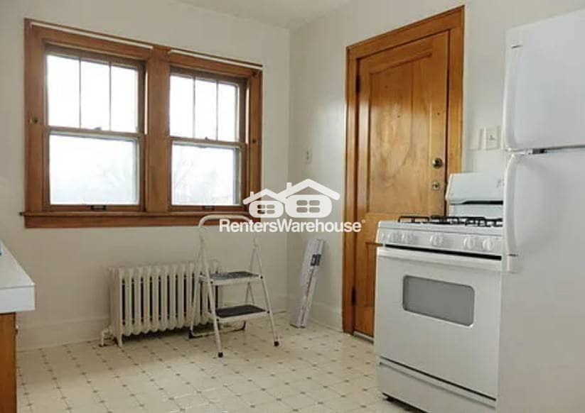 Building Photo - 2354 Benjamin St NE