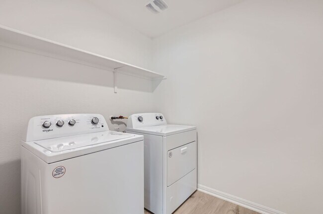 Building Photo - 2429 Hackamore Dr
