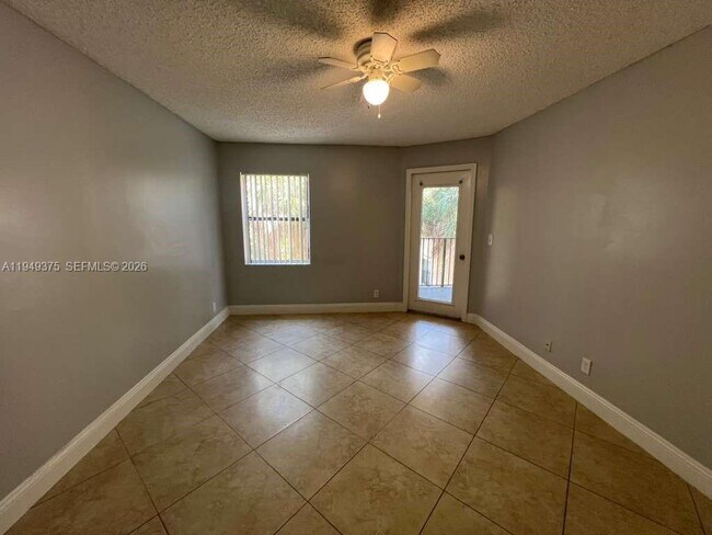 Building Photo - 9999 Summerbreeze Dr