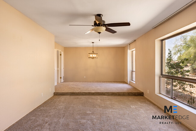 Building Photo - 4Bed/2.5Bath Home at 56th/Cactus! $399 MOV...