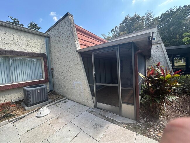 Building Photo - 9428 Oakburst Ln